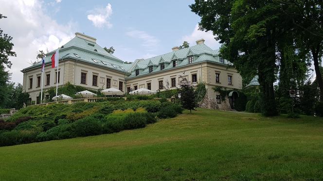 Quiz. Największe atrakcje turystyczne Mazowsza. Rozpoznasz je na zdjęciach? (na zdjęciu pałac w Chlewiskach)