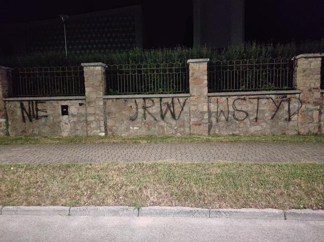 Zniszczył kościół, ze strachu ukrywał się w garażu i spał w aucie!