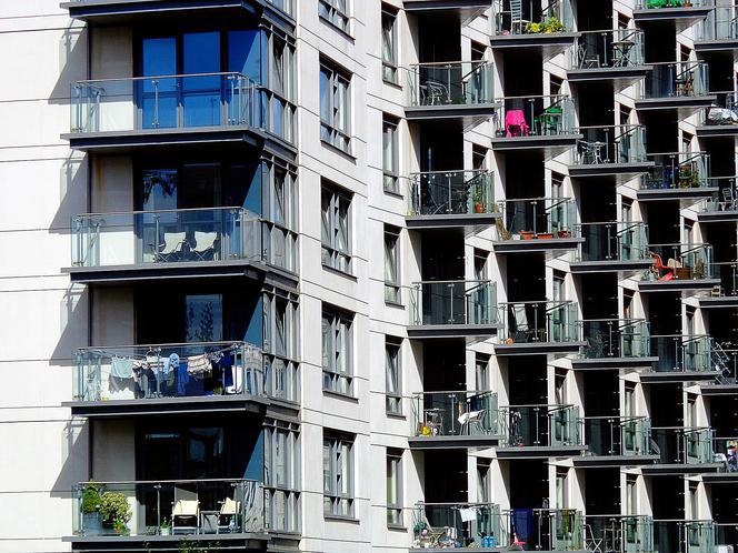 Przasnysz. Weszli po drabinie na balkon i siłą wyważyli drzwi! Uratowali jej życie!