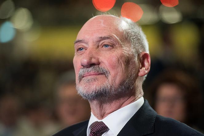 Macierewicz wciąż pod ochroną