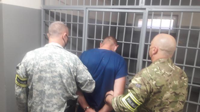 Chciał ugasić pragnienie piwami
