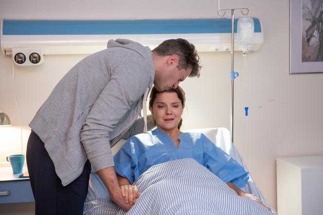 Na Wspólnej odc. 2838. Marta (Joanna Jabłczyńska), Olaf (Maciej Brzoska)