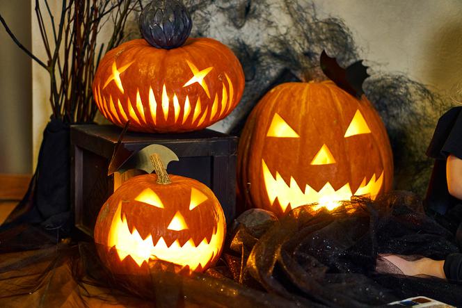 Halloween 2021. Jak przygotować minki na dynię?