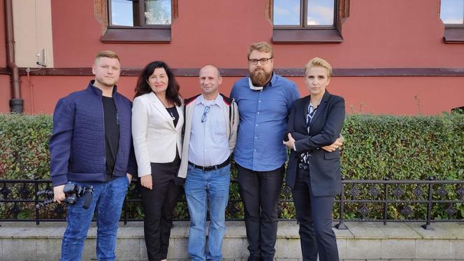 10 lat więzienia za LECZENIE marihuaną? Posłowie MUREM za pacjentem z Bydgoszczy!