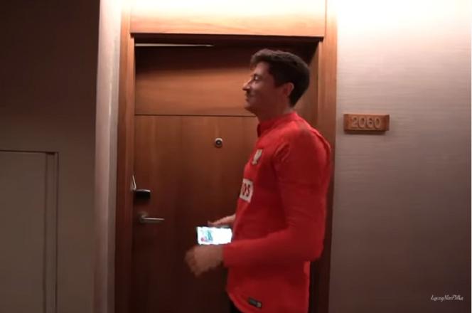 Robert Lewandowski śpiewa