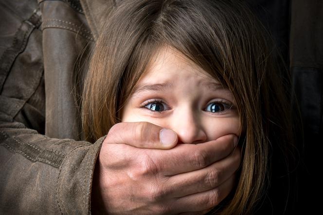 pedofilia, znęcanie się na dziećmi, dziecko
