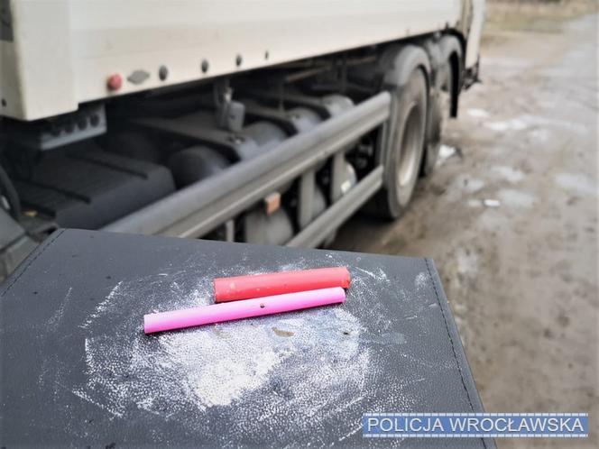 W kabinie śmieciarki brali amfetaminę. Robili to pomiędzy opróżnionymi kubłami