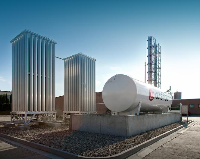 poziomy zbiornik LNG i parownice