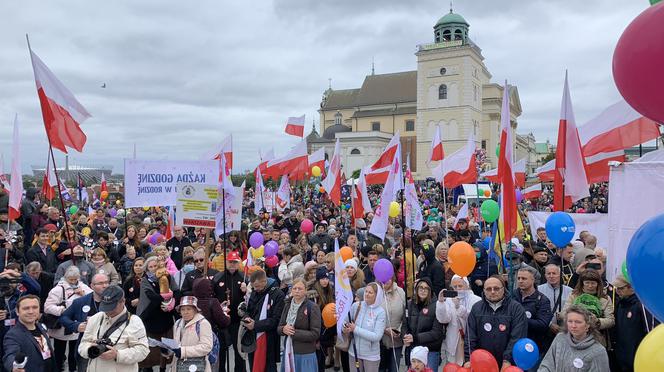 Ulicami Warszawy przeszedł Narodowy Marsz Życia i Rodziny pod hasłem „Tato - bądź, prowadź, chroń”!