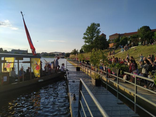 Lajkonik zesłał szczęście na Krakowian. W tym roku wyjątkowo z łodzi na Wiśle