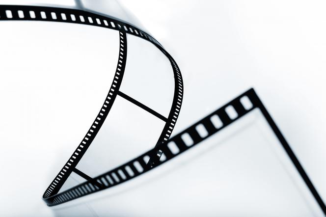 Uzupełnij brakujący kolor w tytule filmu
