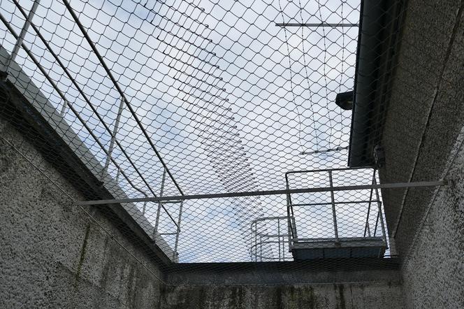 Zaatakował ekspedientkę w sklepie na Błoniu i ukradł alkohol. 40-latek trafił do aresztu