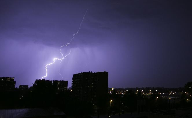 Po ogromnych upałach nadejdą POTĘŻNE NAWAŁNICE. Synoptycy wydali pilne ostrzeżenia