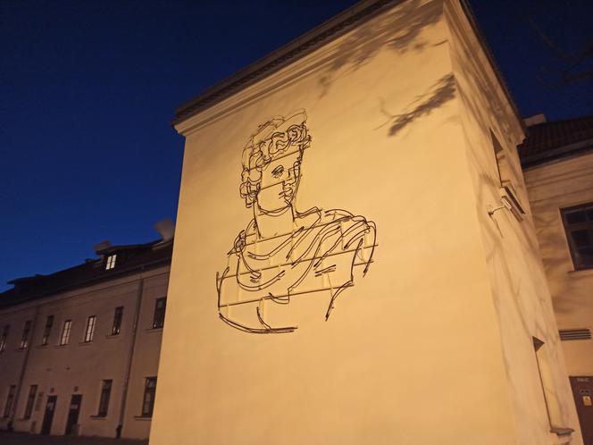 Brejdaki mają brejdaka. Nowy neon zawisł na Centrum Kultury