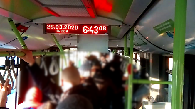 Tłok w autobusie, pomino ograniczeń