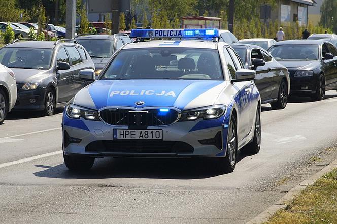 Eskorta zamiast MANDATU! Starachowiccy policjanci pomogli kobiecie w ciąży!