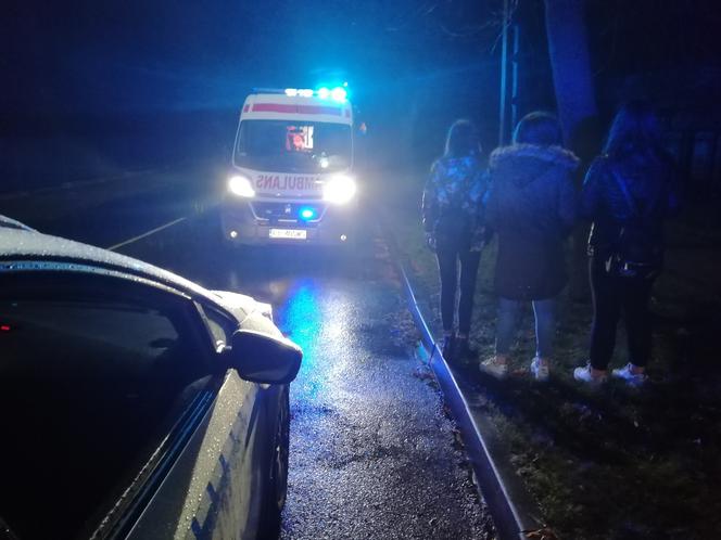 Trzy nastolatki z Rawy Mazowieckiej (woj. łódzkie) ruszyły na pomoc nieprzytomnemu mężczyźnie