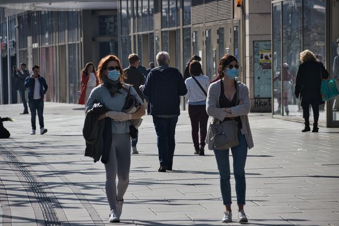 Koronawirus w Polsce: Które powiaty woj. łódzkiego są w CZERWONEJ I ŻÓŁTEJ STREFIE a którym TO GROZI?