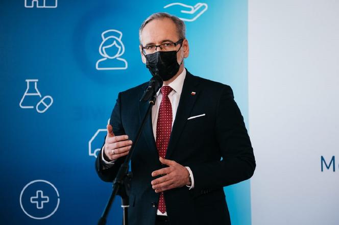 Jakie obostrzenia na wakacje 2021? Rząd poluzuje akutalne obostrzenia?