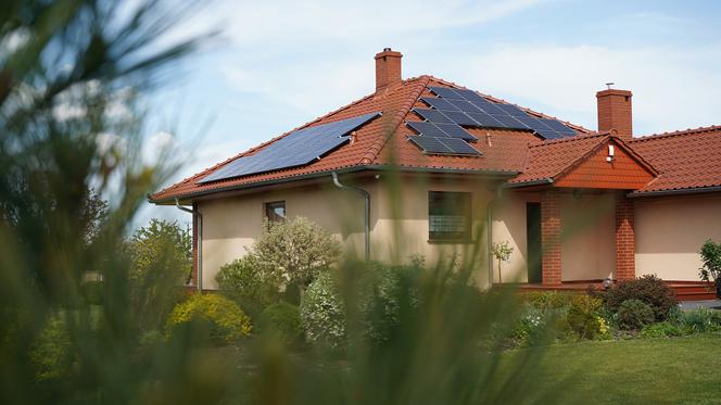 Chcesz zaoszczędzić na prądzie? Zainwestuj we własną elektrownię słoneczną!
