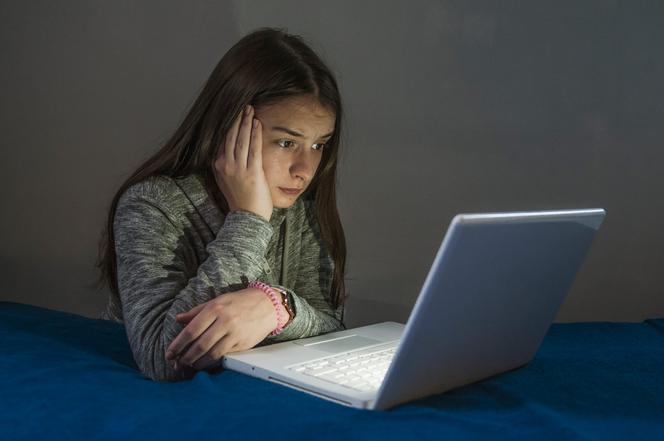 Rodzicu! Uważaj co Twoje dziecko robi w sieci