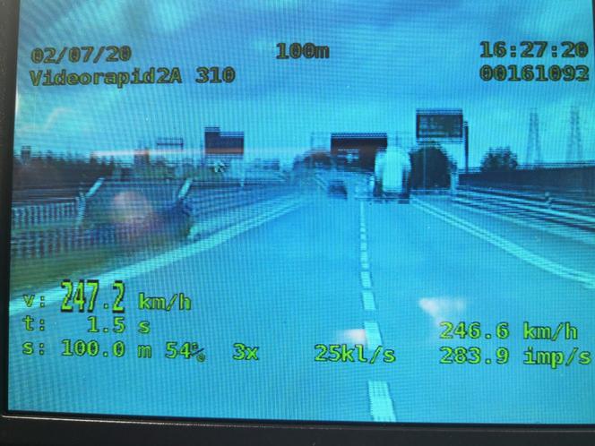Szczecinek. Młody kierowca jechał obwodnicą 247 km/h! Spotkała go surowa kara