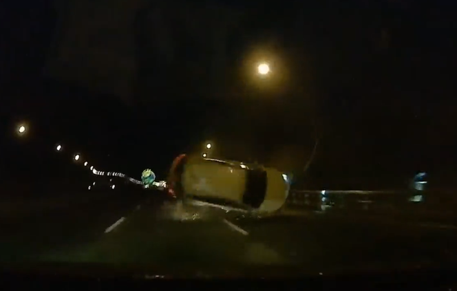 Dachowanie Toyoty w Tajwanie uchwycone na WIDEO! Do tego może doprowadzić brak koncentracji