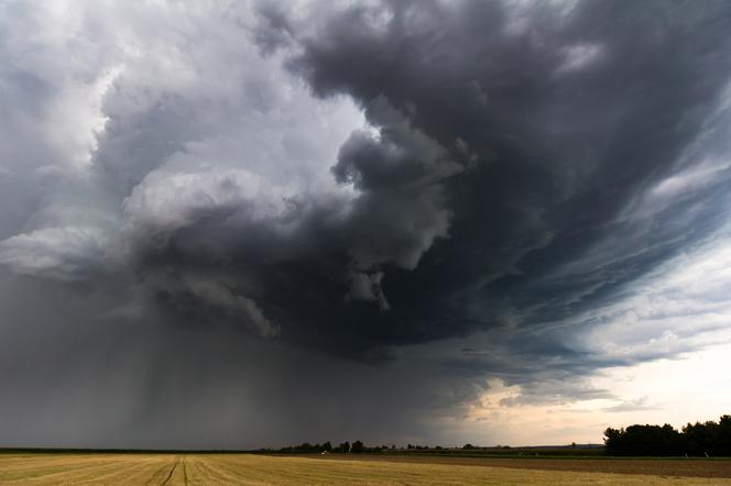 IMGW wydało CZERWONY ALERT dla Radomia i regionu! Możliwa nawet trąba powietrzna