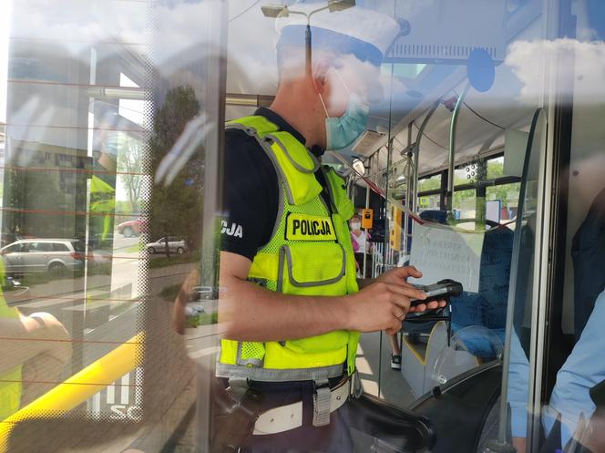 Łódź: nie mieli przy sobie maseczki. Policja nie miała litości
