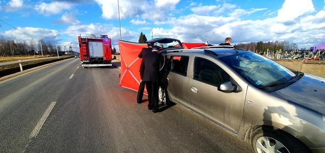 Podwójna żałoba po pogrzebie! Kobieta zasłabła na CMENTARZU i zmarła!
