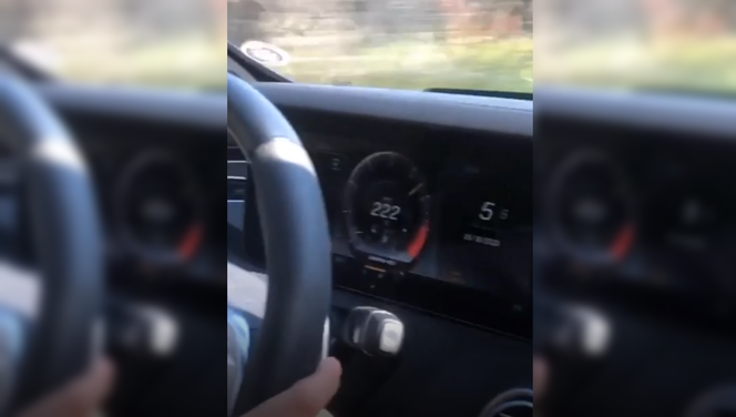 Skandal! 222km/h w zabudowanym! W szybkim AMG gwiazda programu Love Island