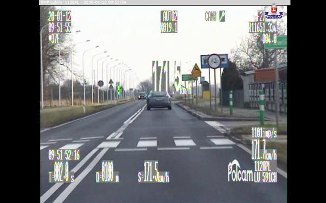 171 km/h przy ograniczeniu do 70 km/h za kierownicą Tesli Model S