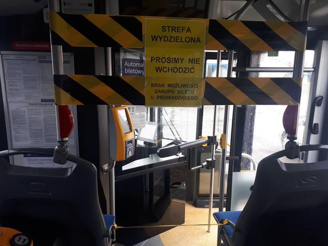 Koronawirus. Specjalne strefy w autobusach i tramwajach! Co to oznacza?