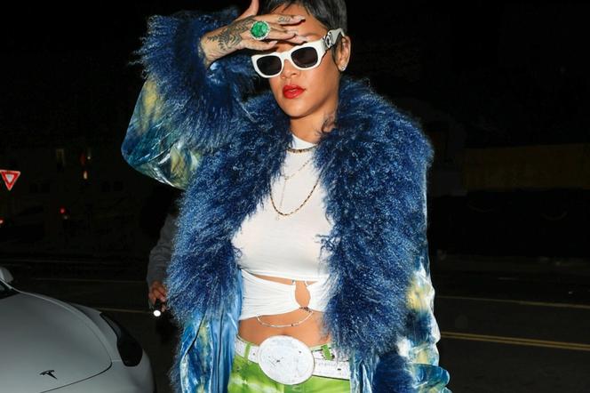 Rihanna w krótkich włosach