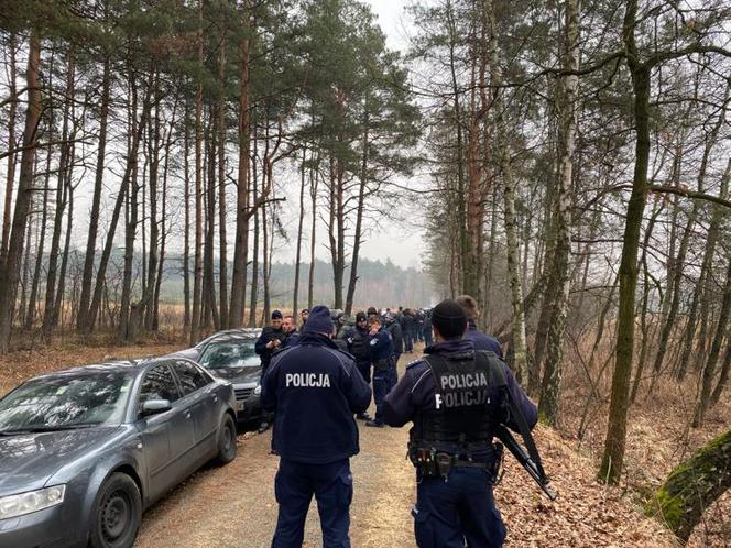 Ustawka pseudokibiców przy autostradzie A4. Bijatykę powstrzymali...