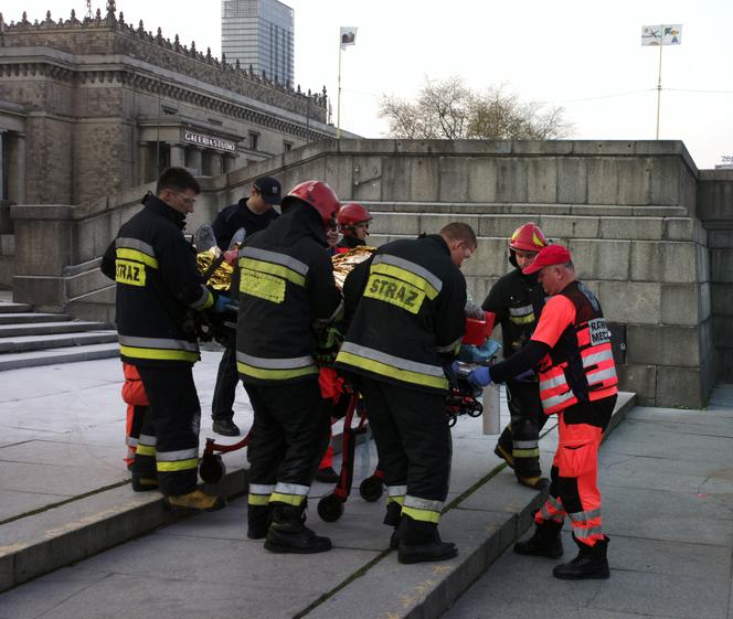 Mężczyzna podpalił się pod pałacem