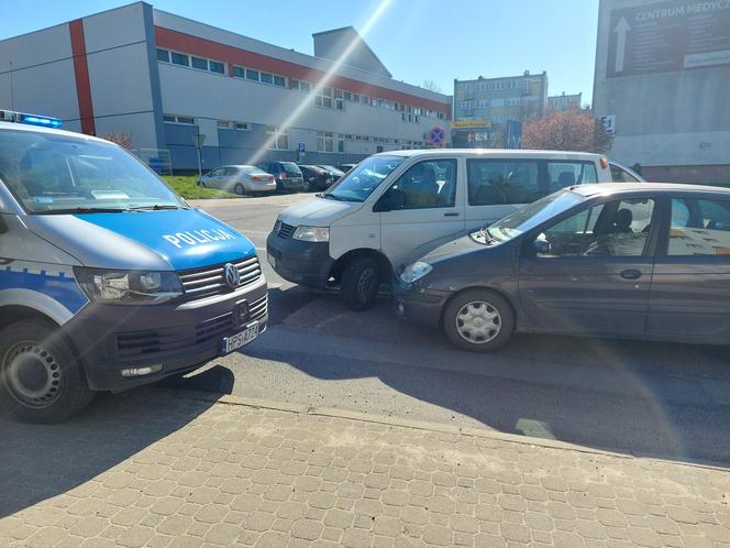 Kolizja dwóch aut na ulicy Wojska Polskiego w Starachowicach