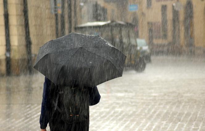 Ulewne deszcze i silny wiatr. To będzie nieprzyjemny dzień! Prognoza pogody, Warszawa. 7.05.2021