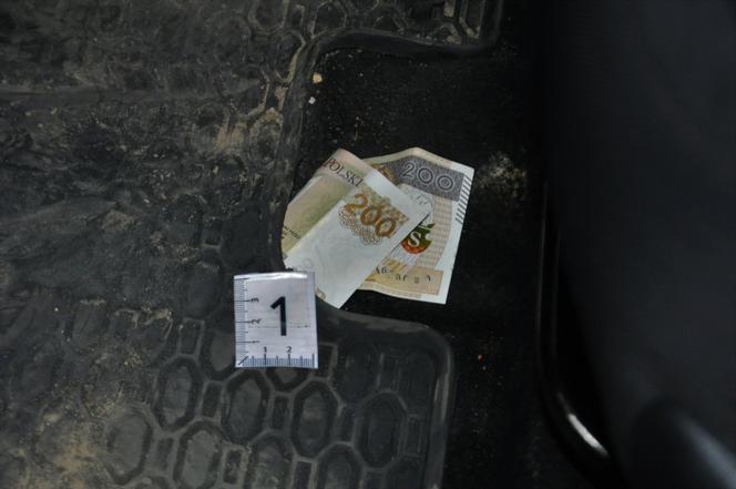 Kolno. Kierowca wrzucił 200 złotych do radiowozu. Nie tego się spodziewał