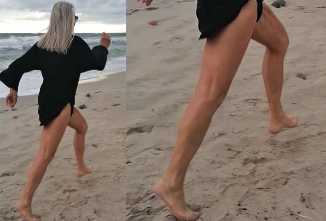 83-letnia Maja Komorowska biega po plaży