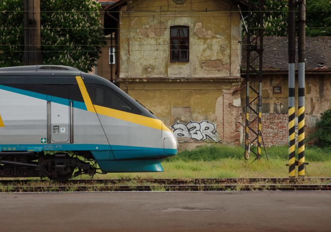 Dąbrowa Górnicza. ŚMIERTELNY wypadek na torach. Pendolino potrąciło dwie osoby