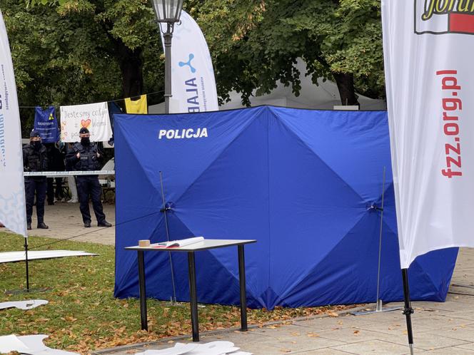 Samobójstwo w białym miasteczku
