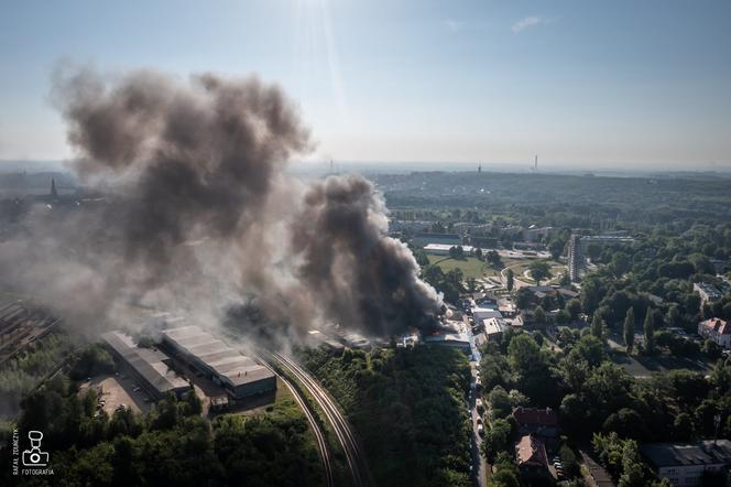 Potężny pożar w Chorzowie. Doszło do skażenia powietrza?! Na miejscu pluton chemiczny