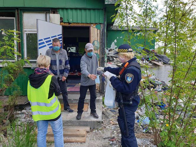 Maseczki ochronne dla bezdomnych z Poznania!