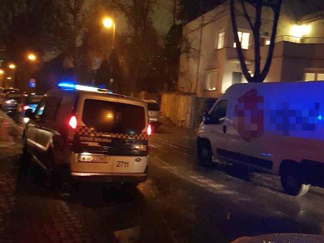 Zobaczył strażników i zaczął uciekać. Co miał do ukrycia?