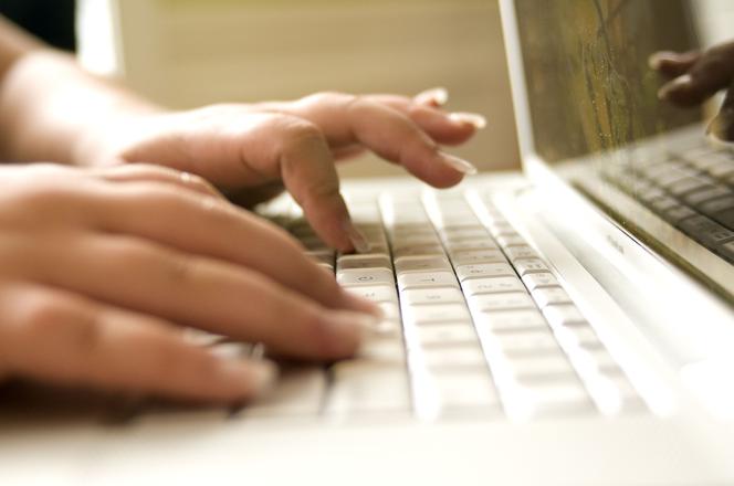 Ostrołęka. Pojechał z 13-latką do hotelu! Wcześniej zdjęcia w bieliźnie i wirtualny seks