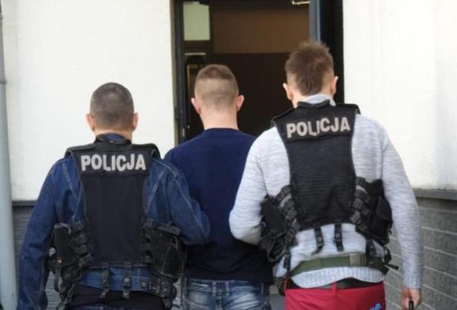 Weszli do obcego domu. Oznajmili gospodarzowi, że będą pili wódkę
