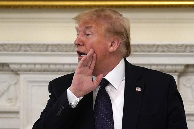 Trump łyka pigułki na malarię