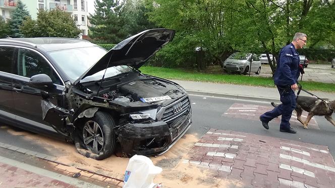 Naćpany kierowca zdemolował osiem aut i uciekł