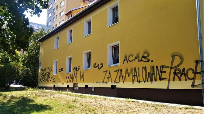 Pseudografficiarz oszpecił budynek na ul. Ku Słońcu